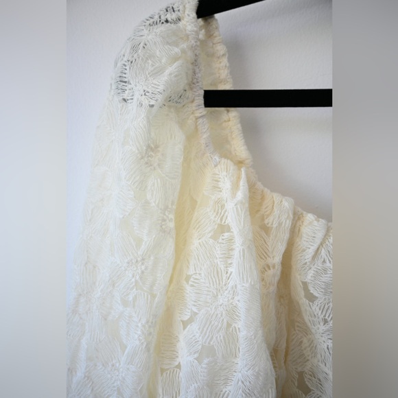 En Saison Cropped Floral Creme Blouse NWT - Picture 7 of 11